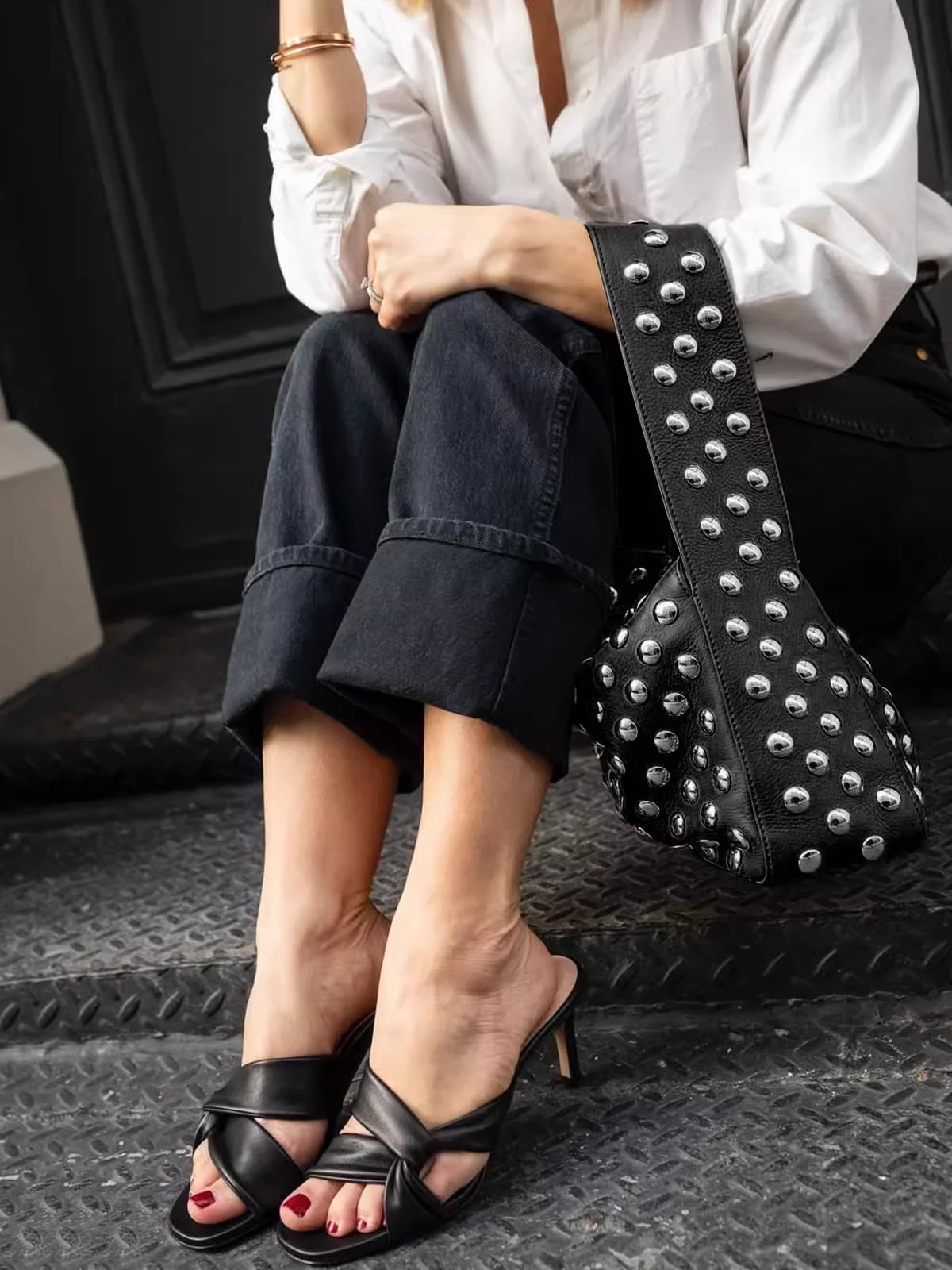 Studded handtas
