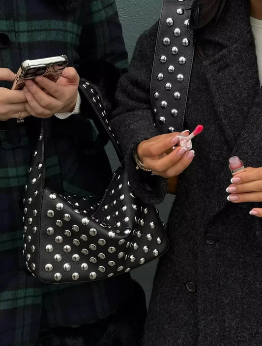 Studded handtas